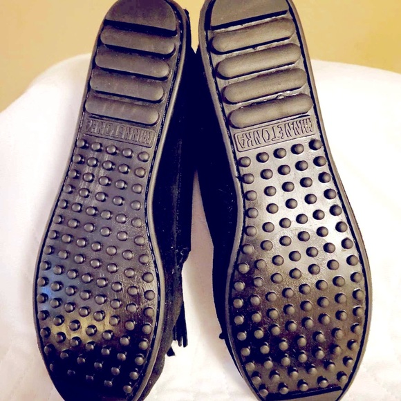 Minnetonka moccasin slippers in black, brand new, never worn! - Picture 4 of 5